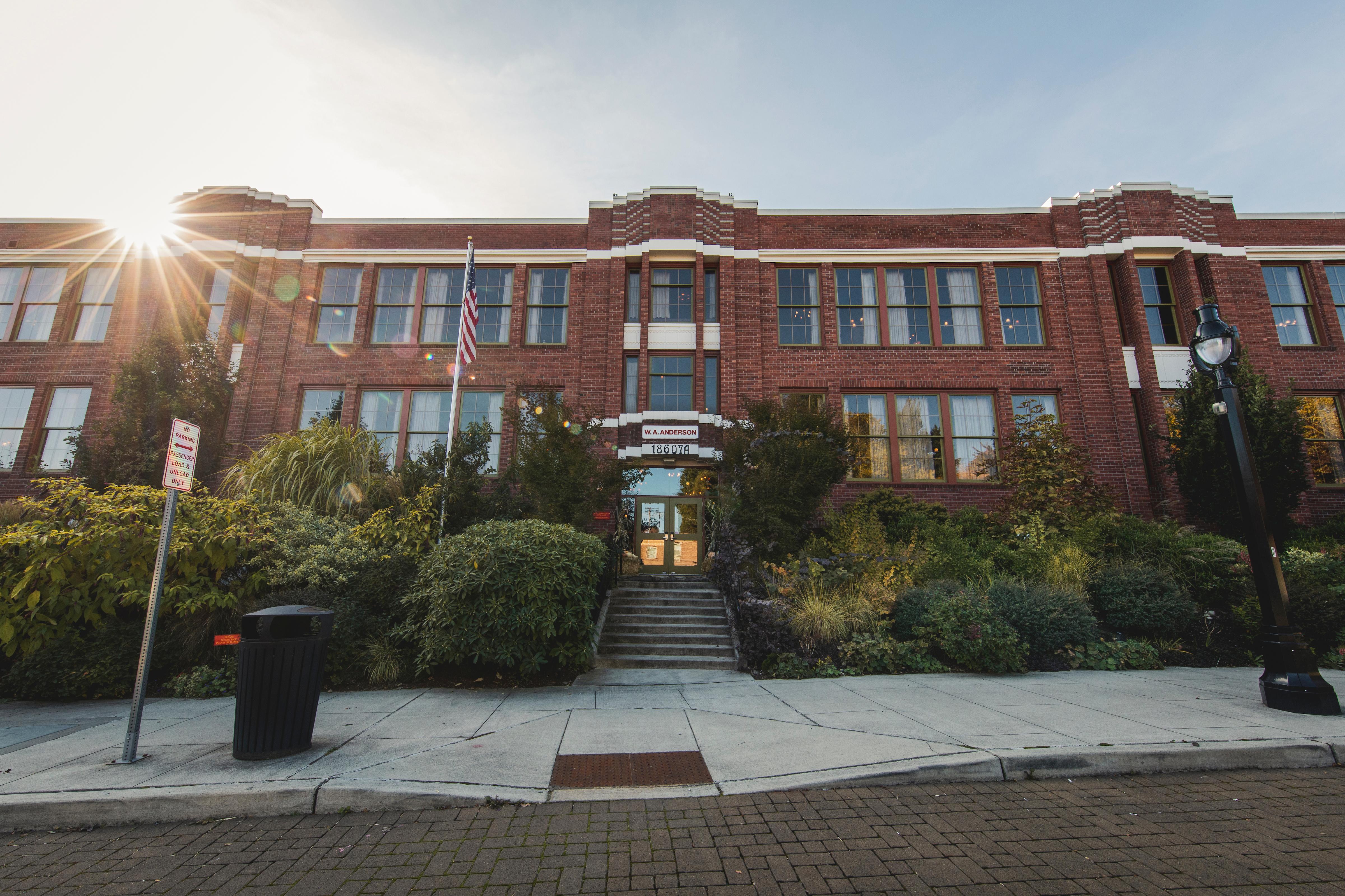 Mcmenamins Anderson School Hotel Ботъл Екстериор снимка