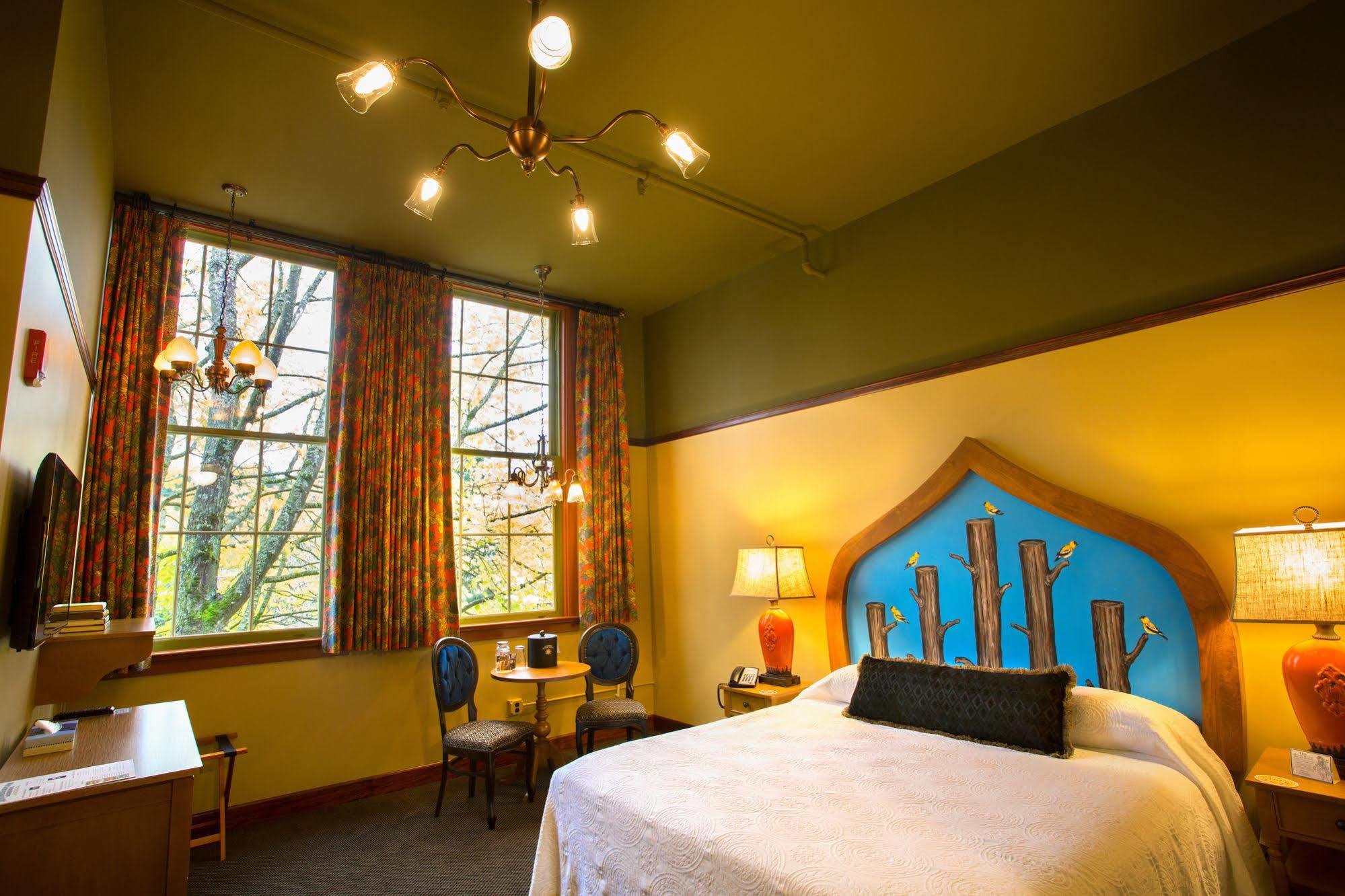 Mcmenamins Anderson School Hotel Ботъл Екстериор снимка