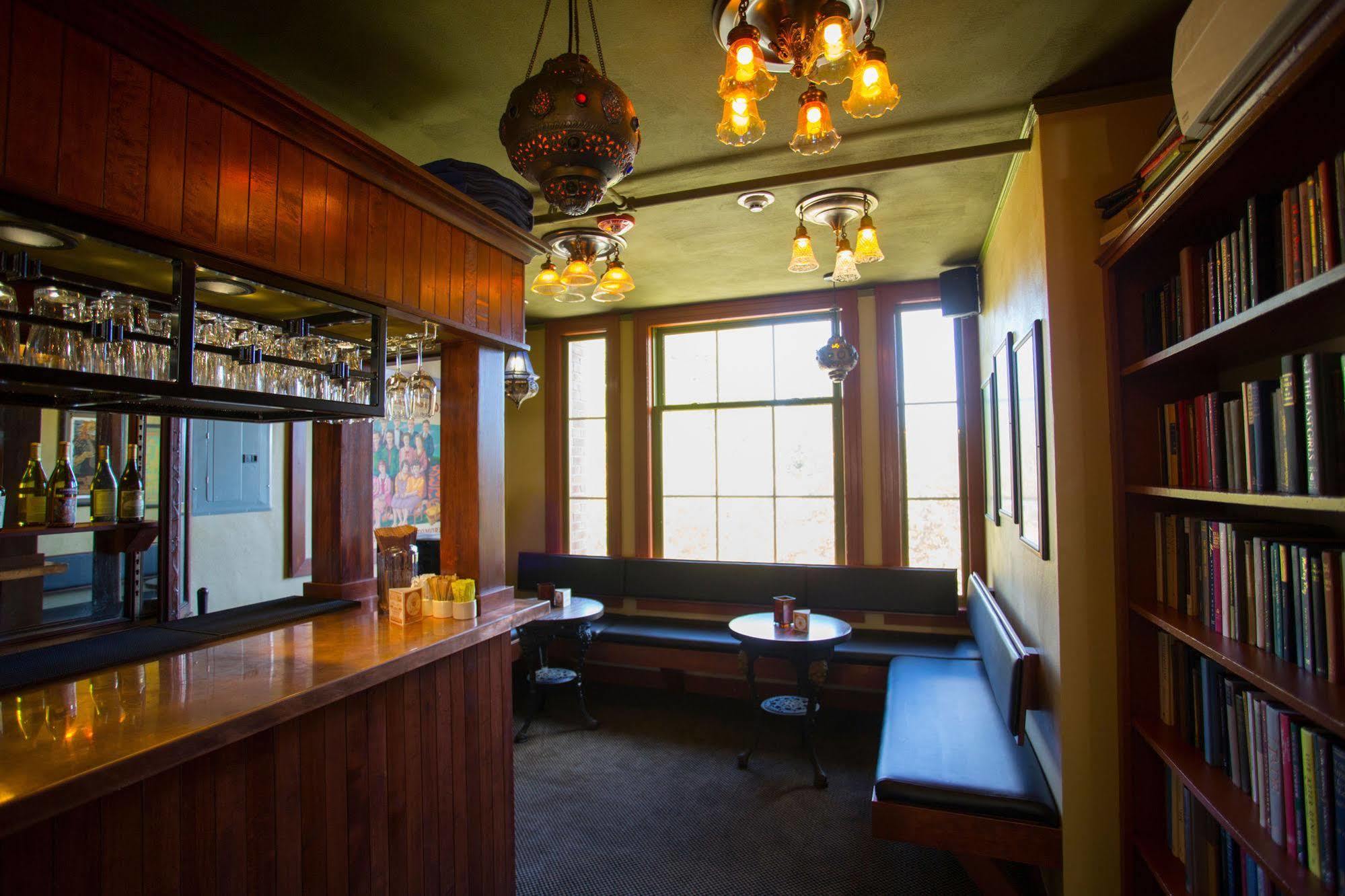 Mcmenamins Anderson School Hotel Ботъл Екстериор снимка